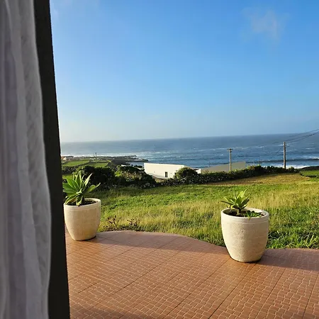 Sea Breeze Apartment *