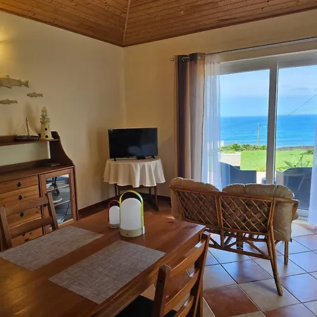 Sea Breeze Apartment *